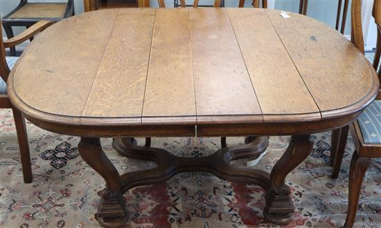 A 19th century oak extending dining table 144cm (no leaves)